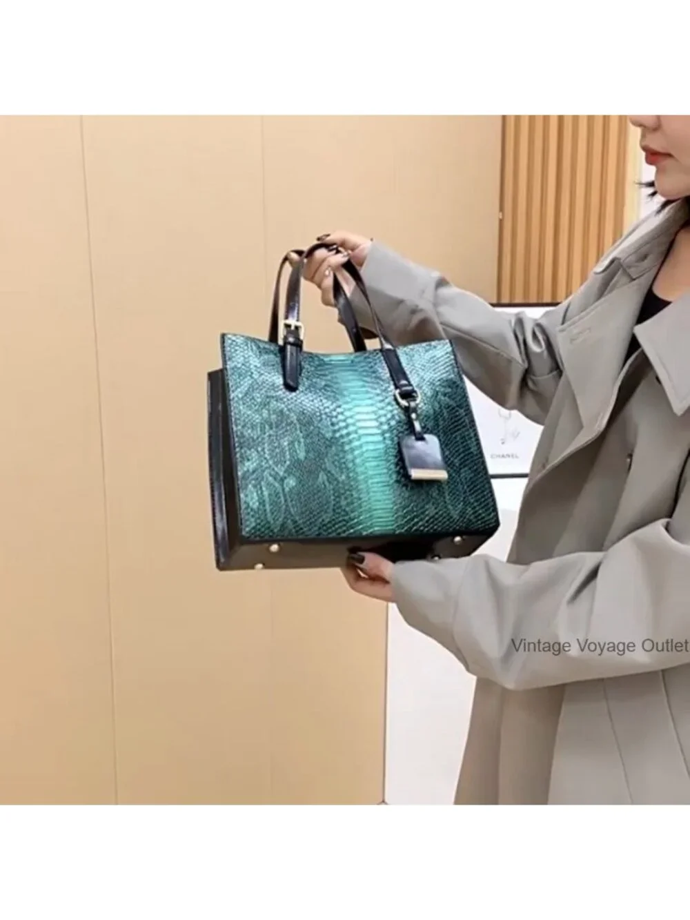 N/A chic piece